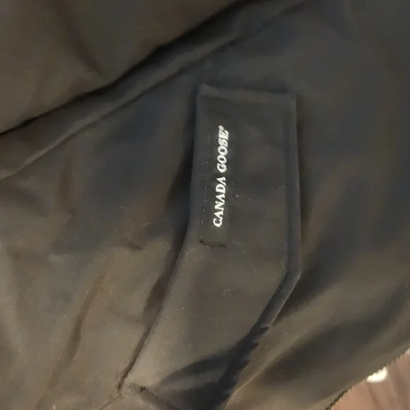 Canada Goose Black Puffer Jacket Durable Water-Resistant